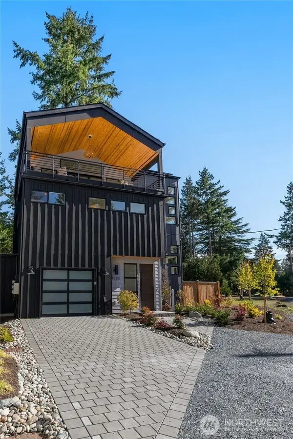 1520 NE 113th Street, Seattle, WA 98125