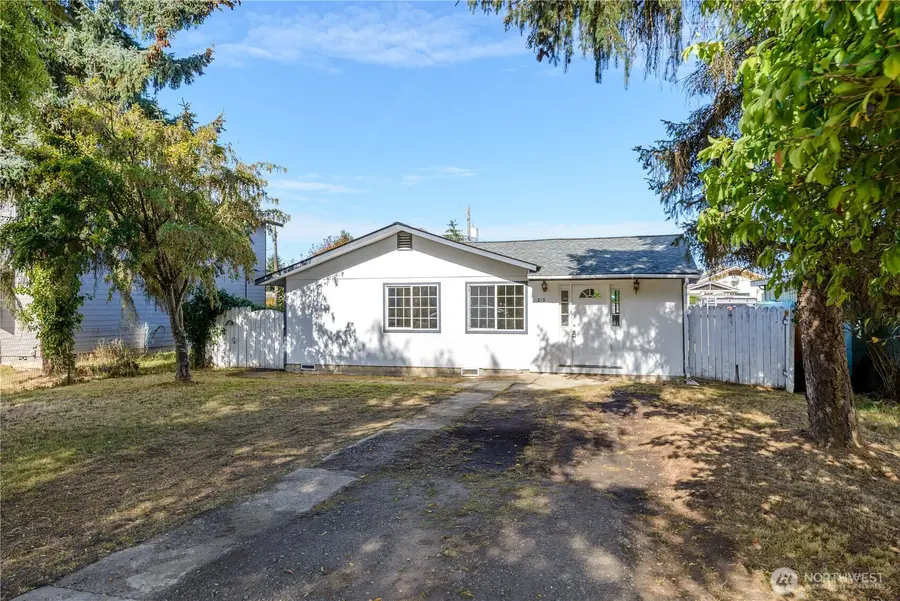 213 E Vashon Ave, Port Angeles, WA 98362 - #3