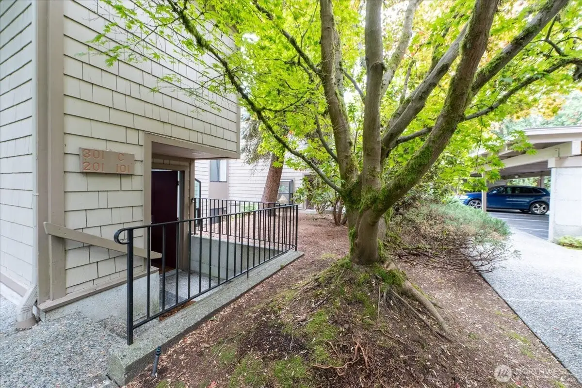 13730 15th Avenue Ne #C101, Seattle, WA 98125 - #1