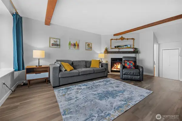 4307 164th Street Sw #102, Lynnwood, WA 98087