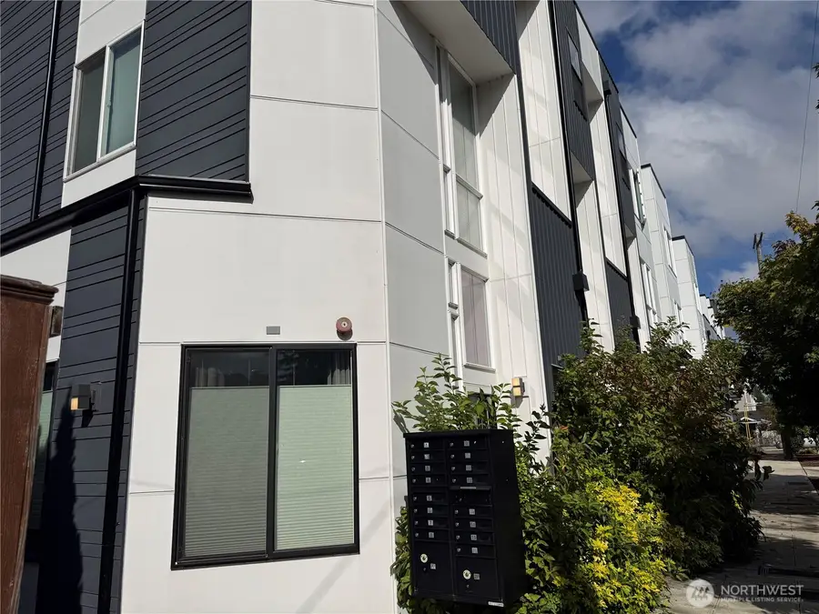 6317 34th Avenue, Seattle, WA 98126 - #2