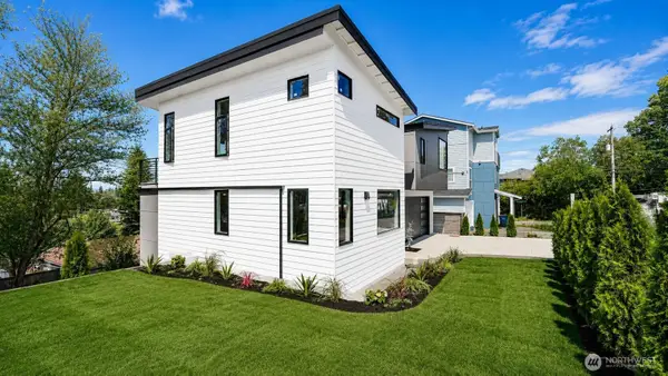 9215 22nd Avenue Sw, Seattle, WA 98106
