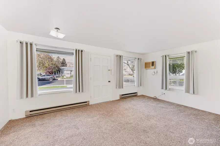 1318 SW C Street, Ephrata, WA 98823 - #2