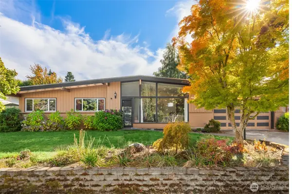 8227 SE 35th Street, Mercer Island, WA 98040