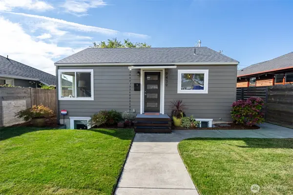 9439 21st Avenue Sw, Seattle, WA 98106