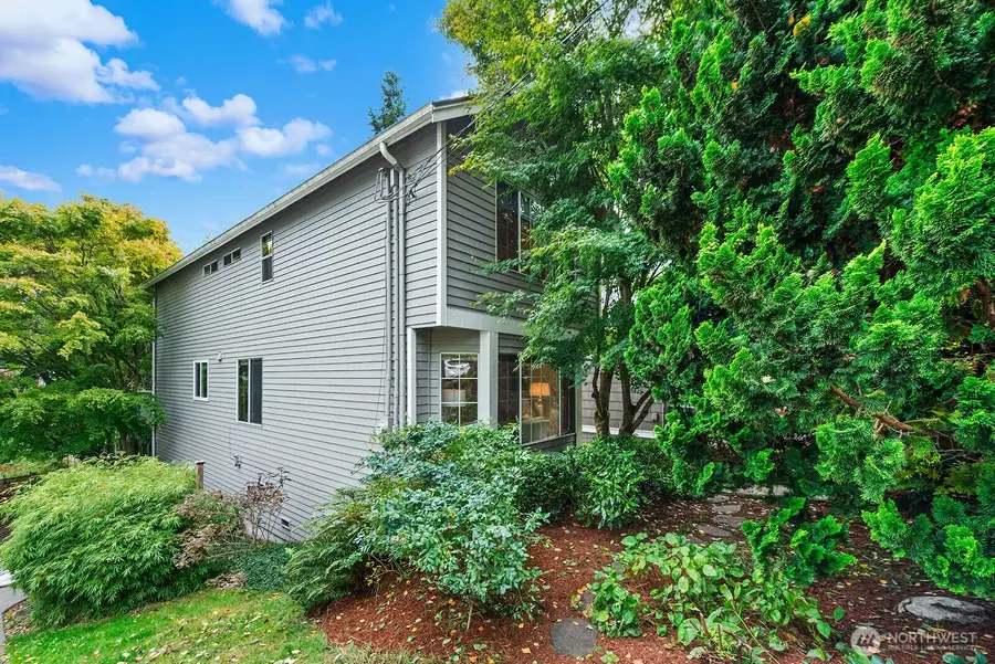 7548 Ravenna Avenue Ne, Seattle, WA 98115 - #3