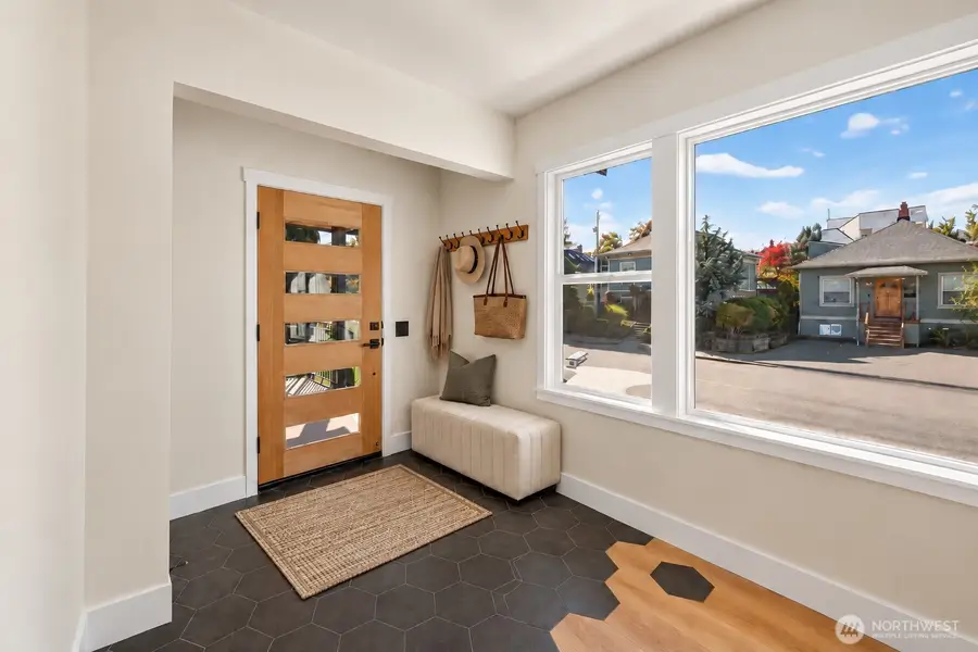 5520 Brooklyn Avenue Ne, Seattle, WA 98105 - #3