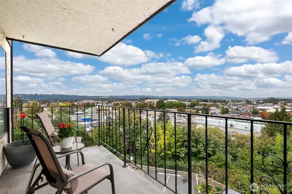 317 Kennebeck Avenue S #204, Kent, WA 98030