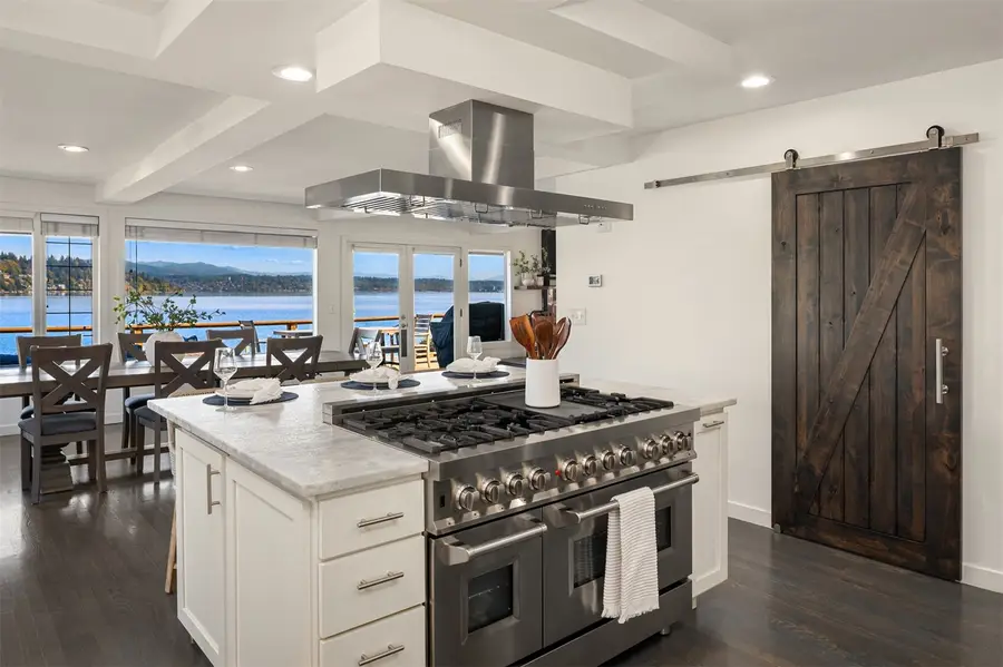 8428 Island Drive S, Seattle, WA 98118 - #3