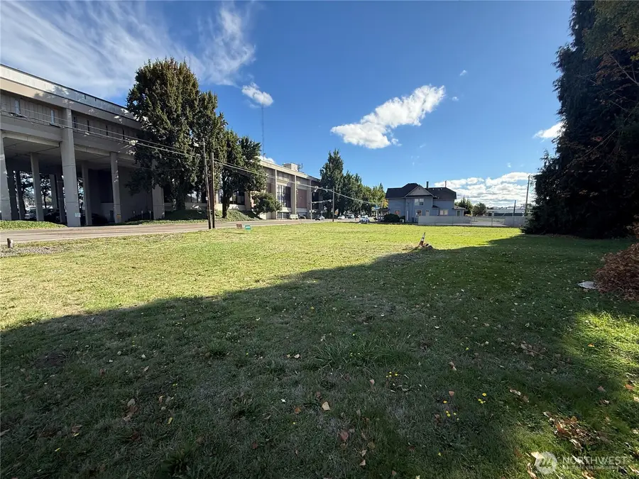 301 SW 1st Street, Kelso, WA 98626 - #2