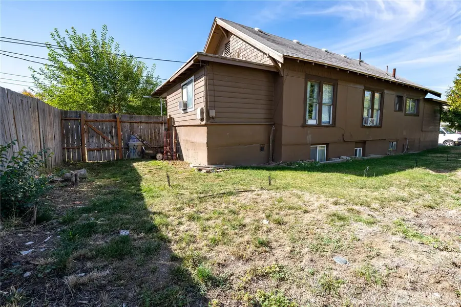 613 Alaska St., Wenatchee, WA 98801 - #2