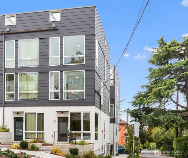 637 13th Avenue E, Seattle, WA 98102