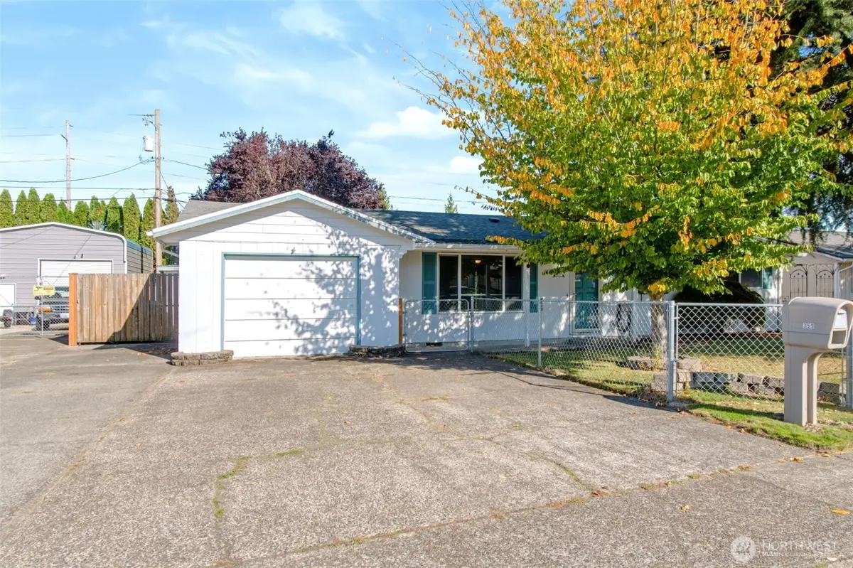 359 Douglas St, Longview, WA 98632 - #1