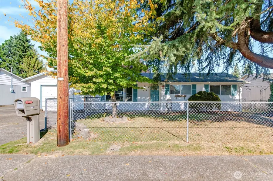 359 Douglas St, Longview, WA 98632 - #2
