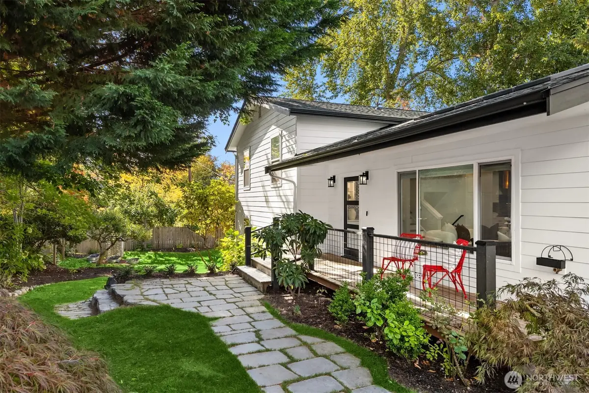 689 Pierce Court Nw, Bainbridge Island, WA 98110 - #1