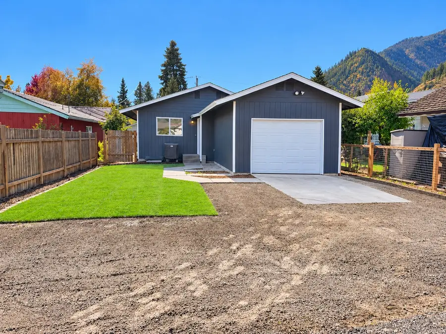 136 West Street, Leavenworth, WA 98826 - #3