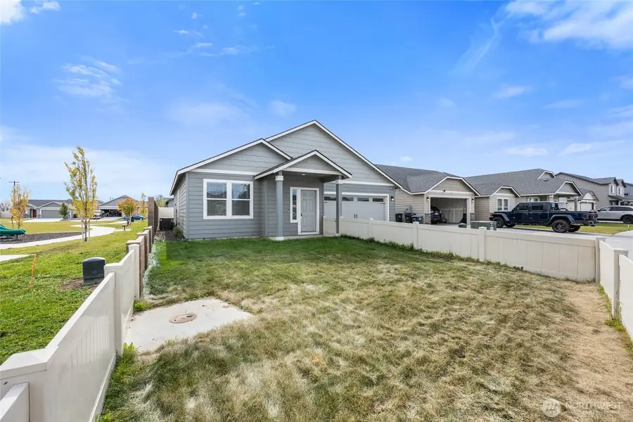 1009 W Maple Drive, Moses Lake, WA 98837 - #3