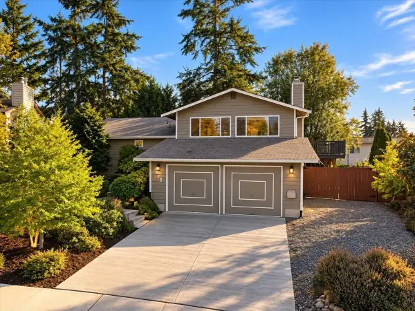915 S 261st Place, Des Moines, WA 98198