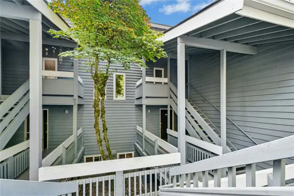 9446 Redmond Woodinville Road Ne #D223, Redmond, WA 98052