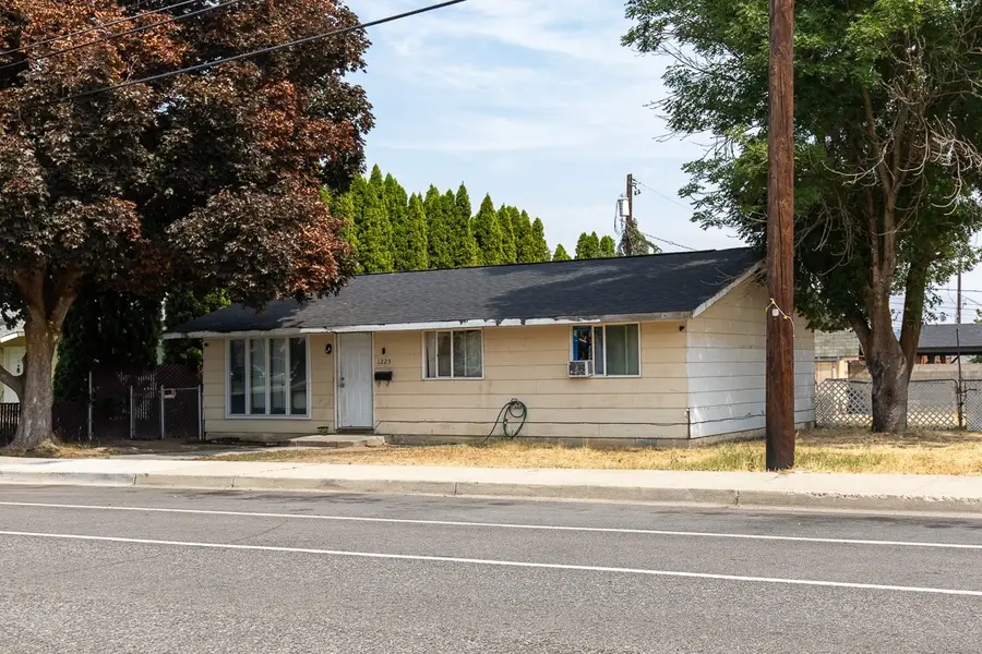 1223 Methow Street, Wenatchee, WA 98801 - #2