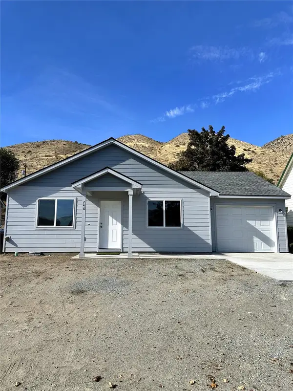 246 Beach Street, Pateros, WA 98846