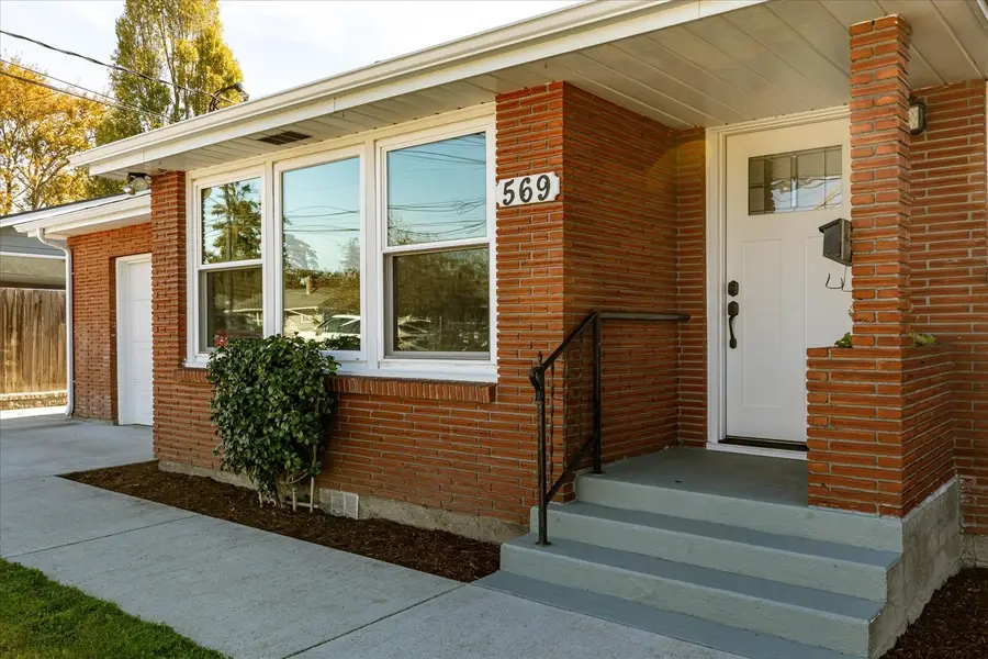 569 SE 6th Avenue, Oak Harbor, WA 98277 - #3