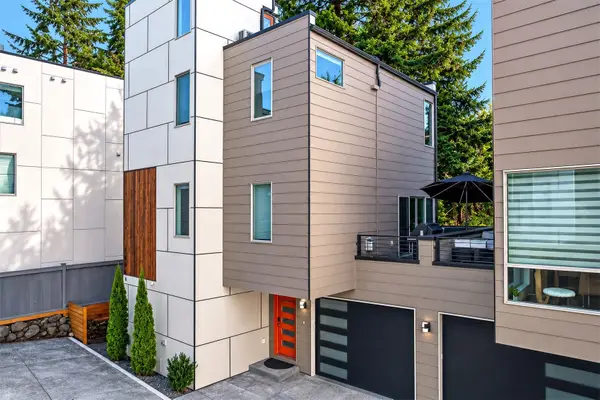 2331 48th Avenue Sw #B, Seattle, WA 98116