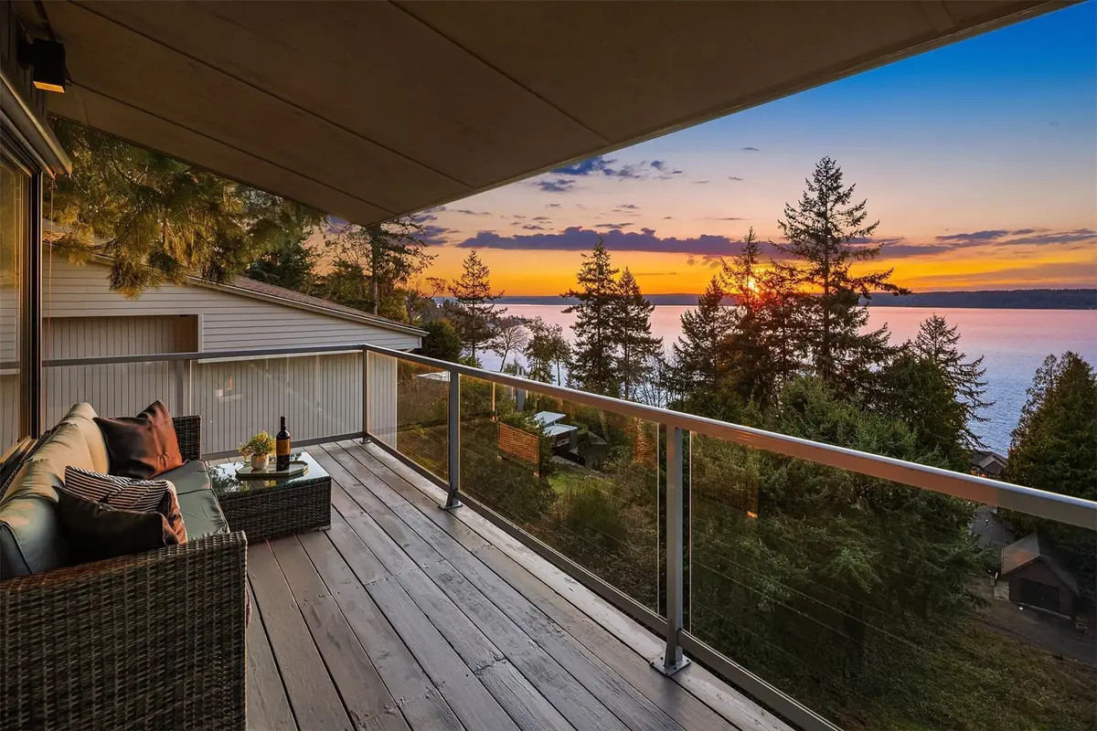 15733 25th Avenue Sw, Burien, WA 98166 - #1