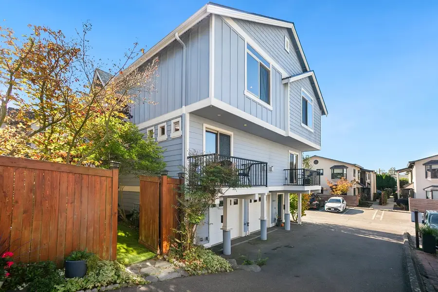 3043 59th Avenue Sw #B, Seattle, WA 98116 - #2
