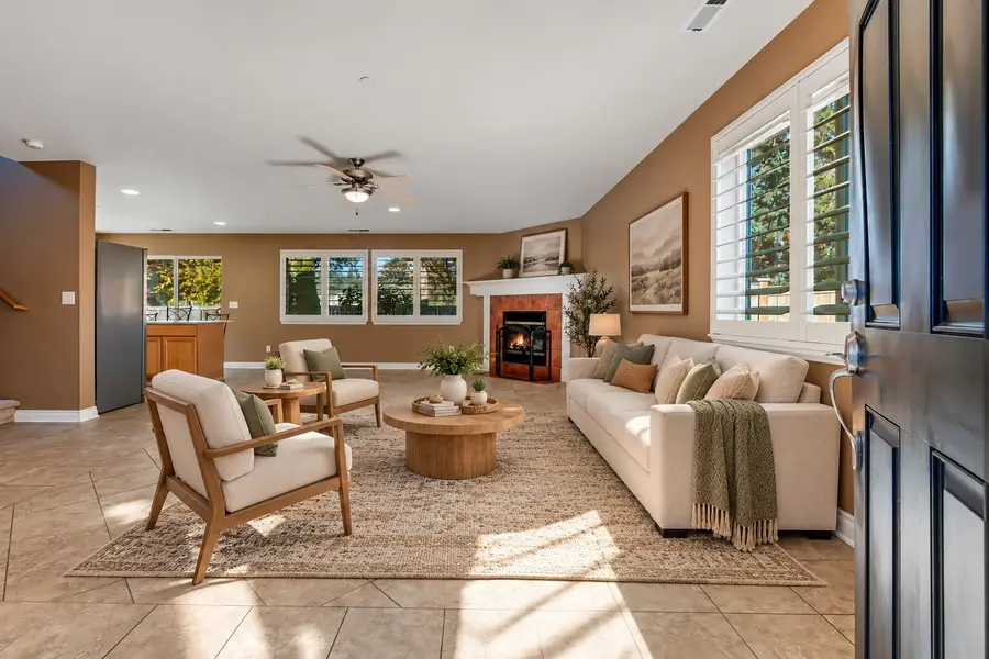1386 Hudson St, Dupont, WA 98327 - #2