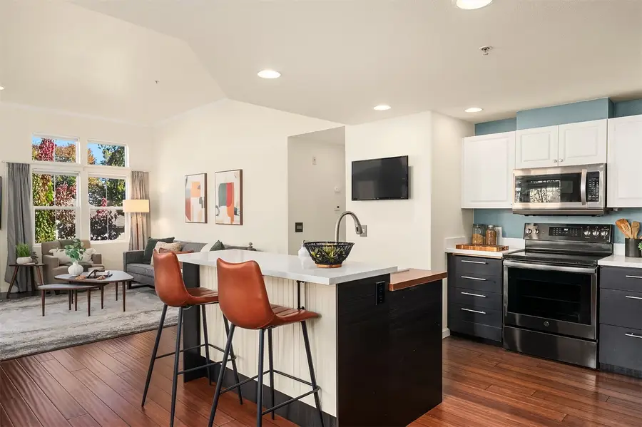 2038 Newport Way Nw #11-3, Issaquah, WA 98027 - #2