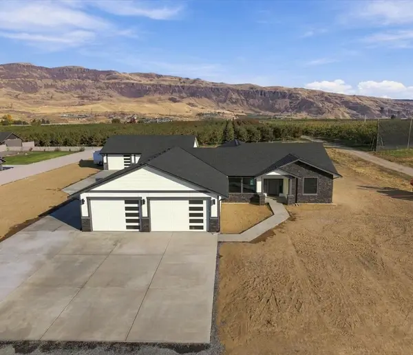 583 S Webb Avenue, East Wenatchee, WA 98802