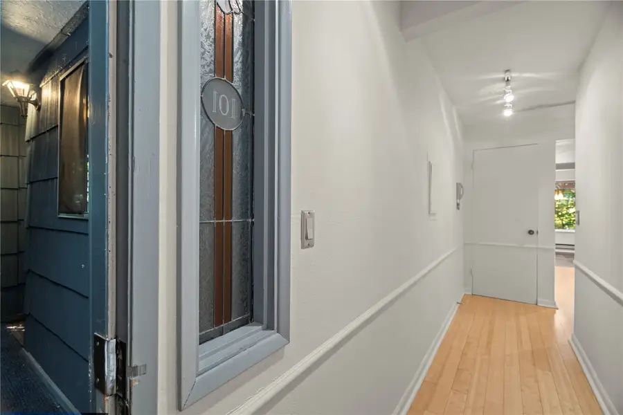 210 Boylston Avenue E #101, Seattle, WA 98102 - #3
