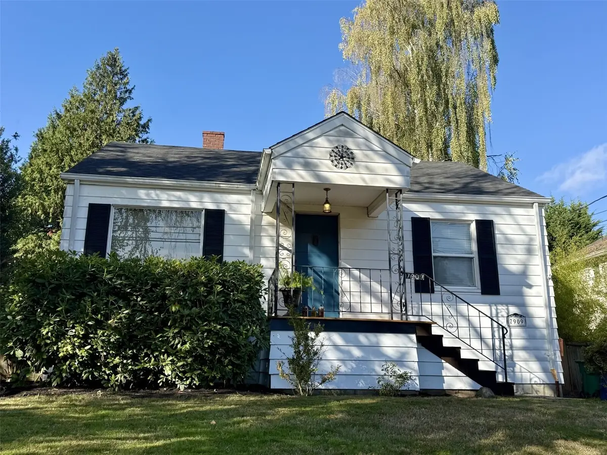 7909 9th Avenue Sw, Seattle, WA 98106 - #1