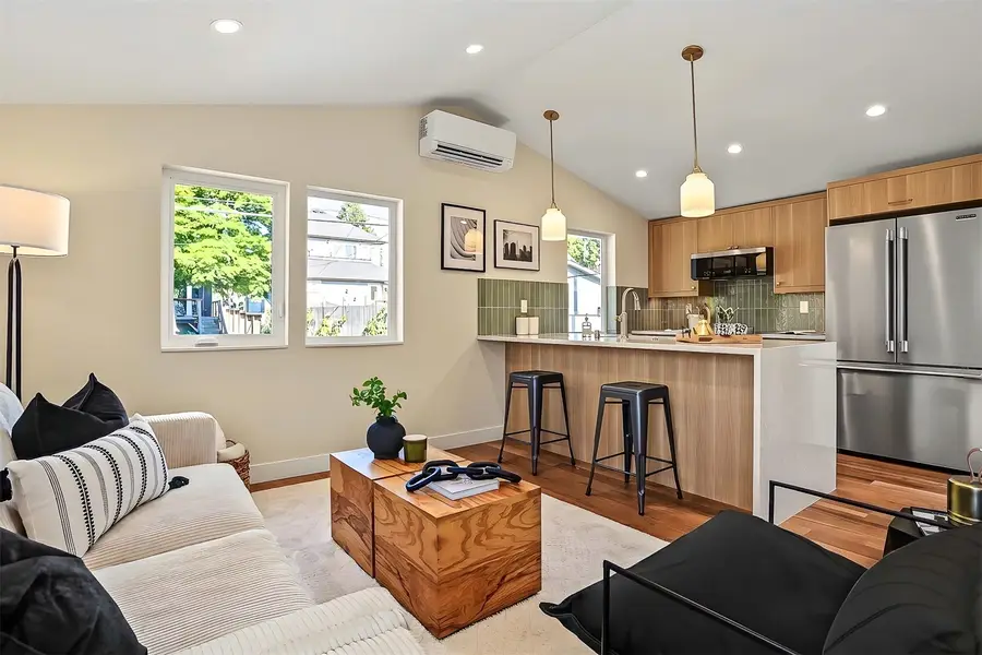 2412 Queen Ann Avenue N, Seattle, WA 98109 - #2