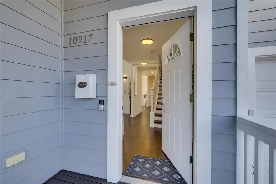 10917 28th Avenue Sw, Seattle, WA 98146 - #2