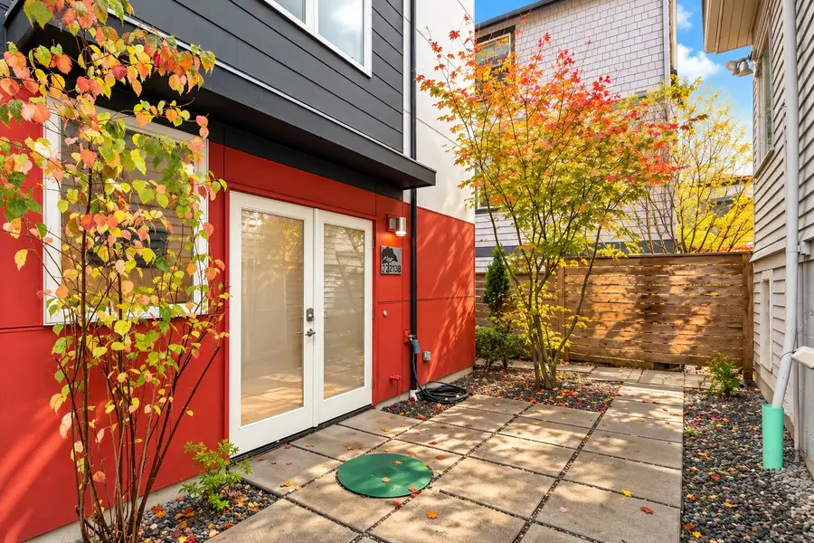 2213 Franklin Avenue E #B, Seattle, WA 98102 - #3
