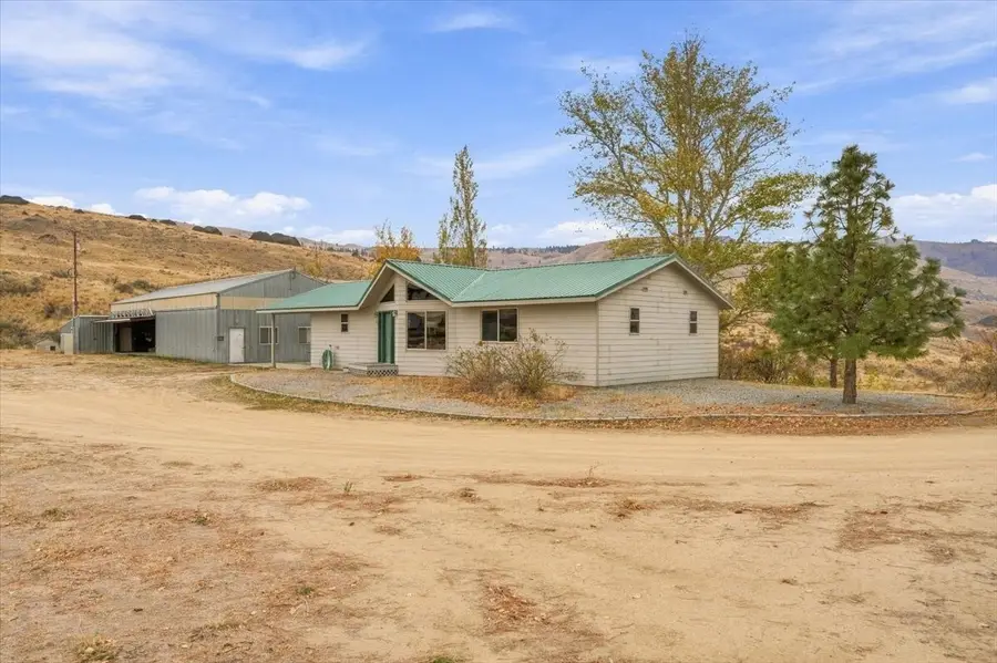 685 NW Road 20 Road, Waterville, WA 98858 - #2