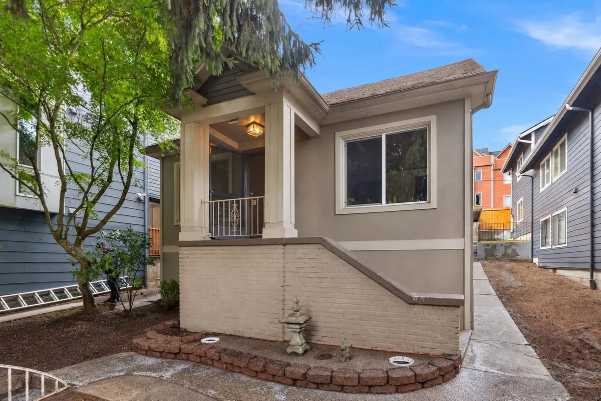 3005 3rd Avenue W, Seattle, WA 98119 - #1