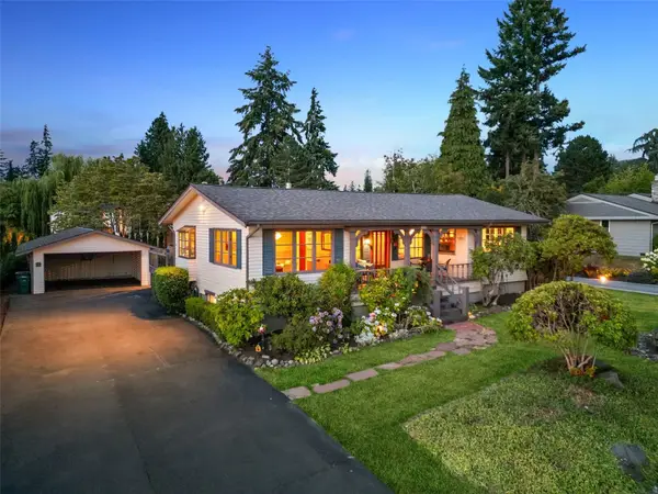 916 18th Avenue W, Kirkland, WA 98033