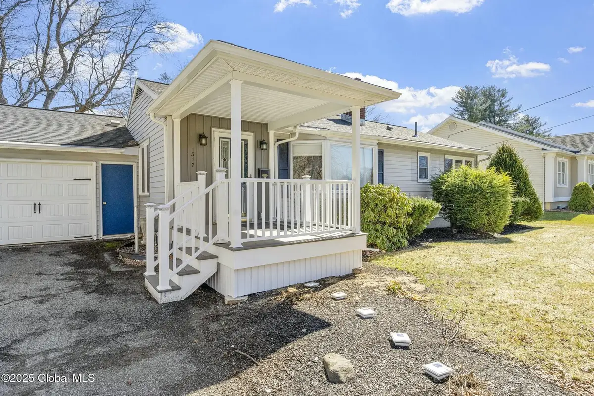 1317 Floral Avenue, Rotterdam, NY 12306 - #1