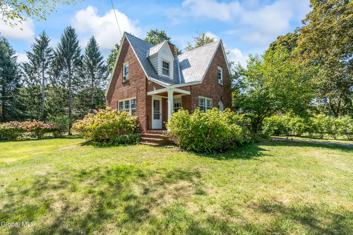 142 Kenwood Avenue, Bethlehem, NY 12054 - #1