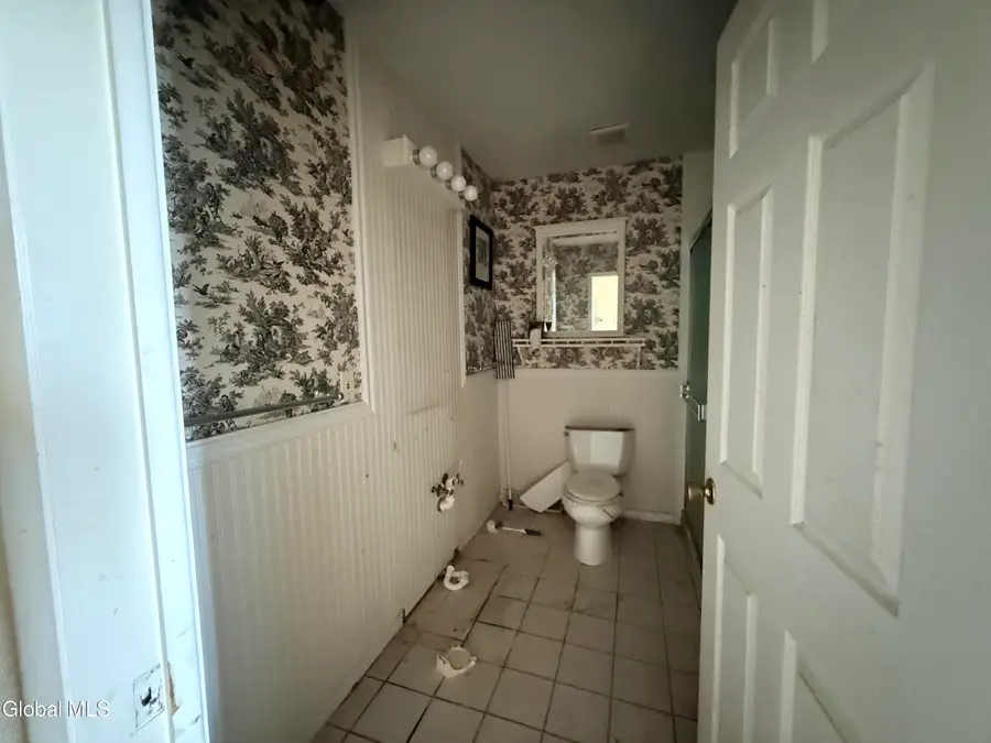 112 Country Ridge Court, Amsterdam, NY 12010 - Image #2