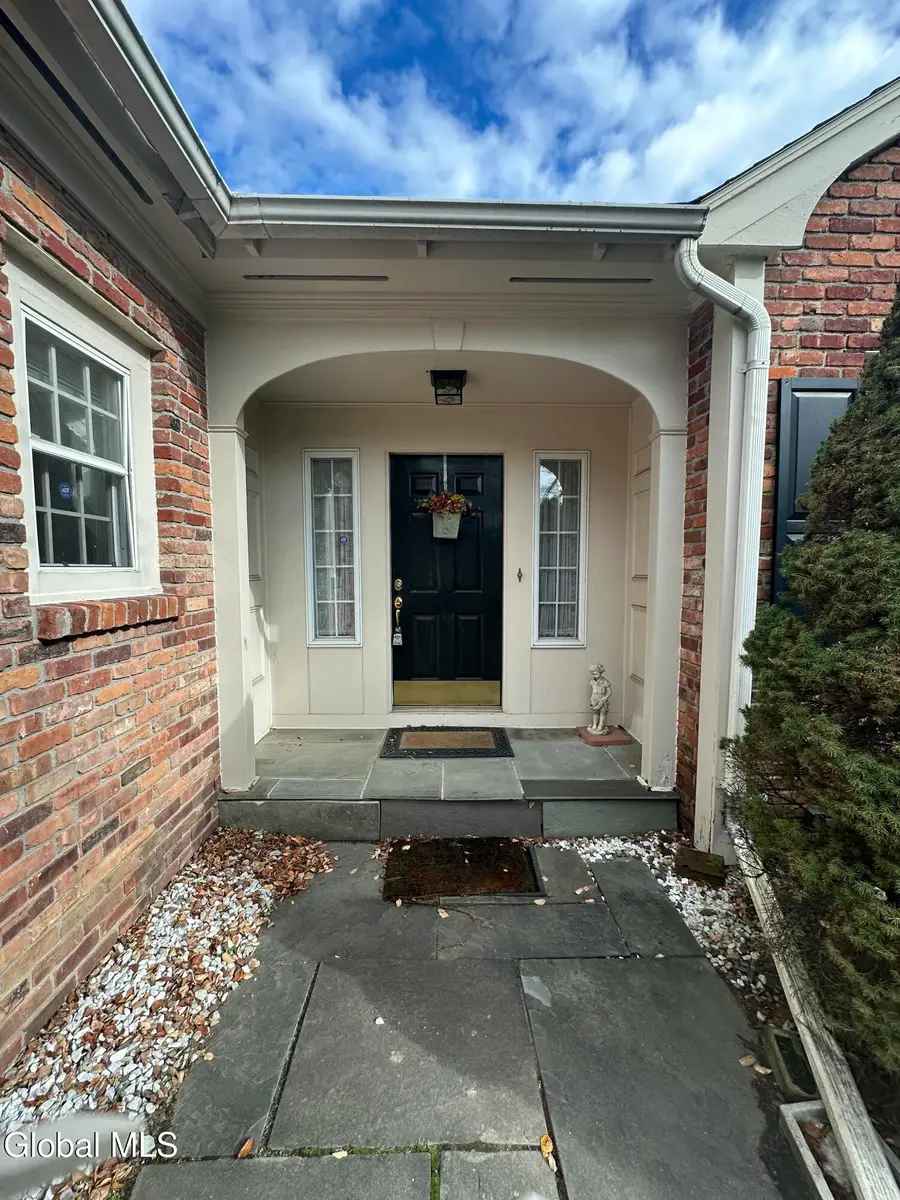 18 Birchwood Court, Albany, NY 12211 - Image #3