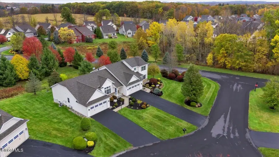 1 Lancaster Court, Halfmoon, NY 12118 - Image #3