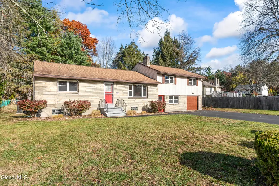 627 Via Ponderosa, Guilderland, NY 12303 - Image #2