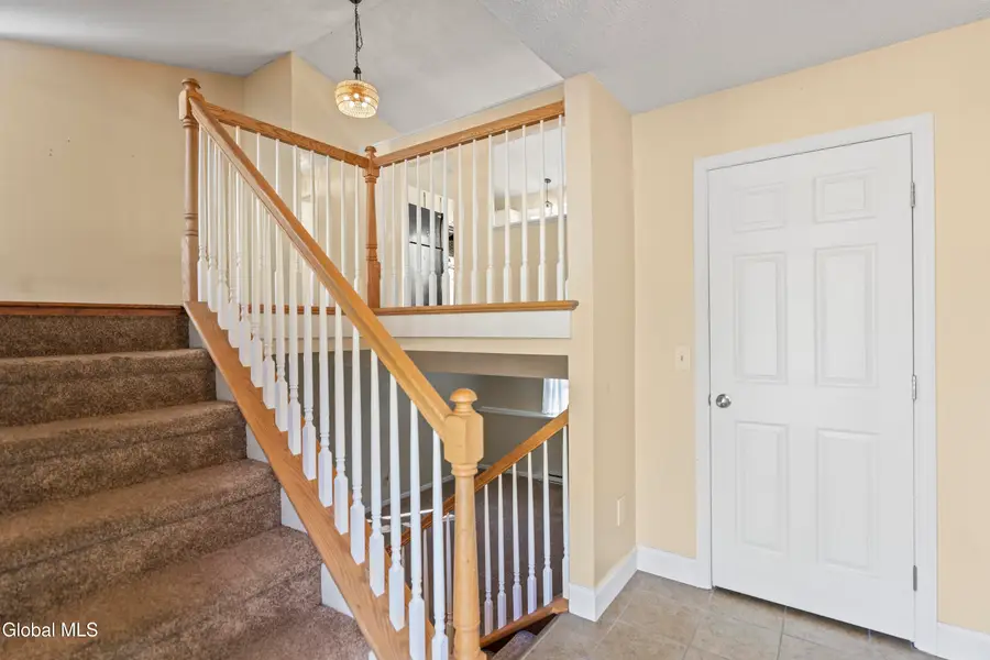 87 Algonquin Road, Clifton Park, NY 12065 - Image #3