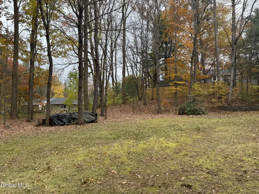 4004 Lynwood Court, Guilderland, NY 12303 - Image #3