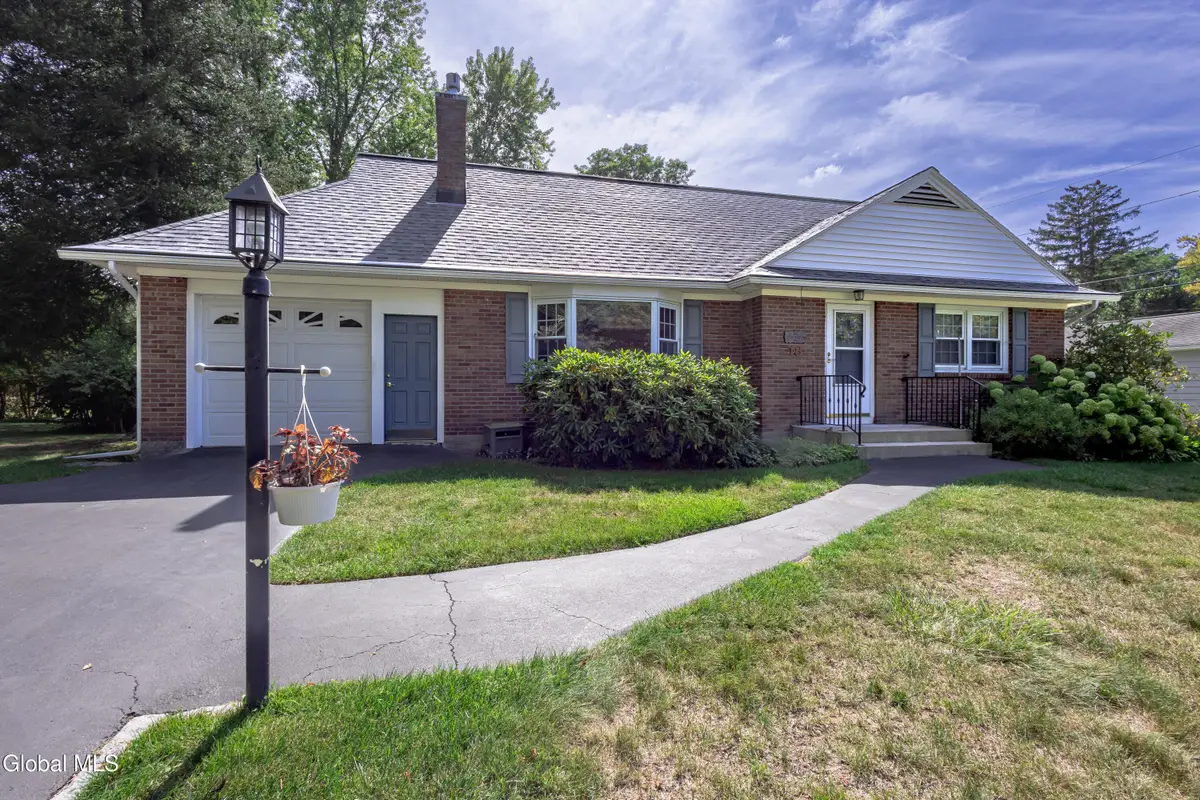 18 Richland Drive, Glenville, NY 12302 - Image #1