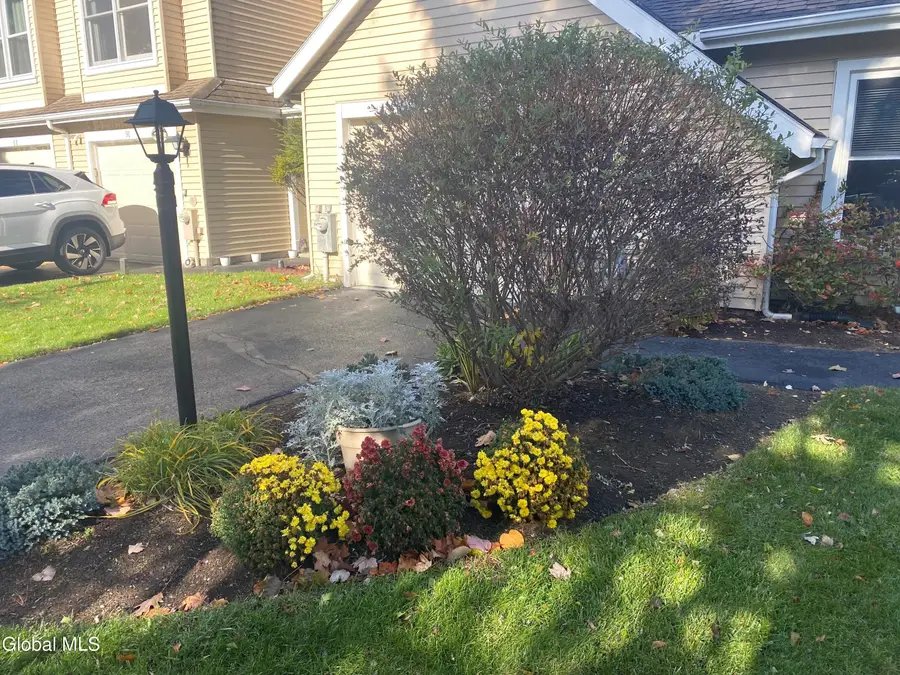 92 Stoney Creek Drive, Clifton Park, NY 12065 - Image #2